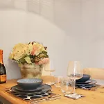 The Nook With Parking, Sleeps 2