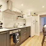 Apartment The Nook With Parking, Sleeps 2 *