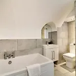 The Nook With Parking, Sleeps 2 Apartment