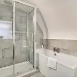 The Nook With Parking, Sleeps 2 Apartment