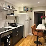 The Nook With Parking, Sleeps 2 해러게이트