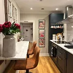 아파트 The Nook With Parking, Sleeps 2