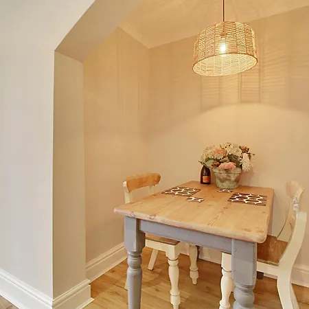 The Nook With Parking Daire