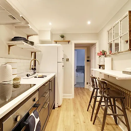 The Nook With Parking *