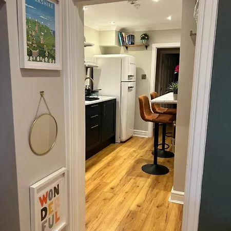 The Nook With Parking, Sleeps 2 Daire