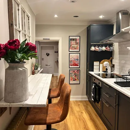 Daire The Nook With Parking, Sleeps 2