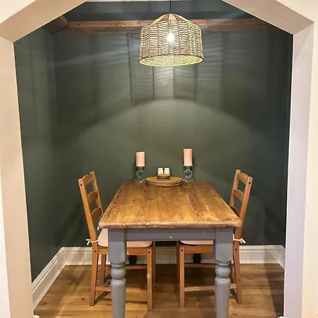 Daire The Nook With Parking, Sleeps 2