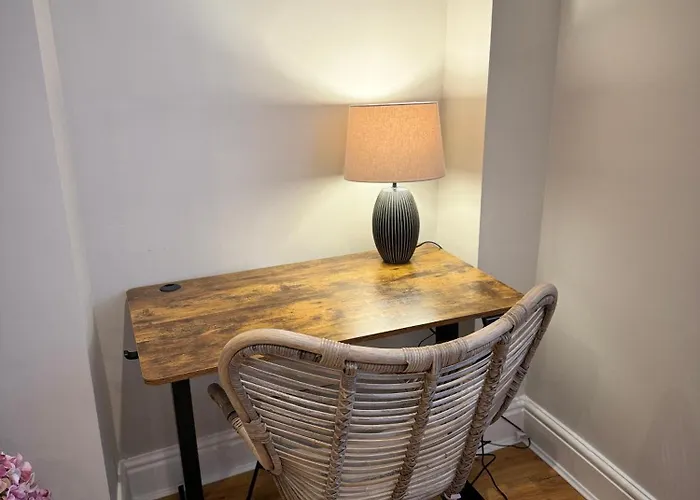 Apartamento The Nook With Parking, Sleeps 2