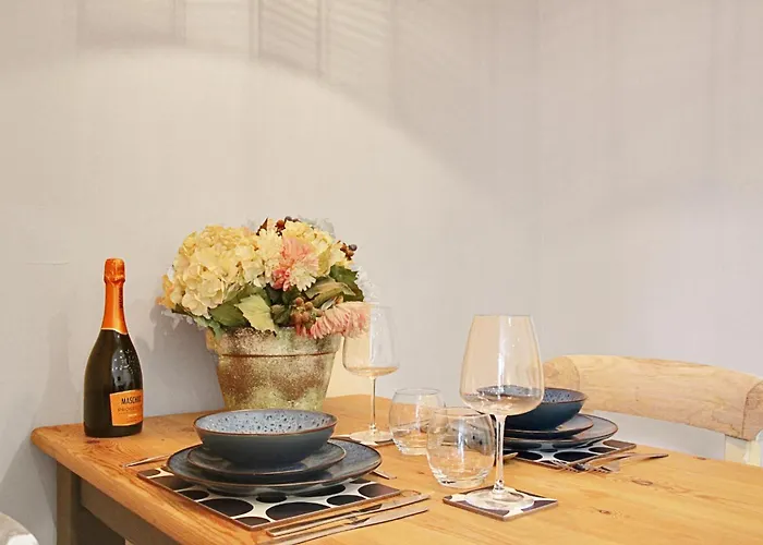 The Nook With Parking, Sleeps 2