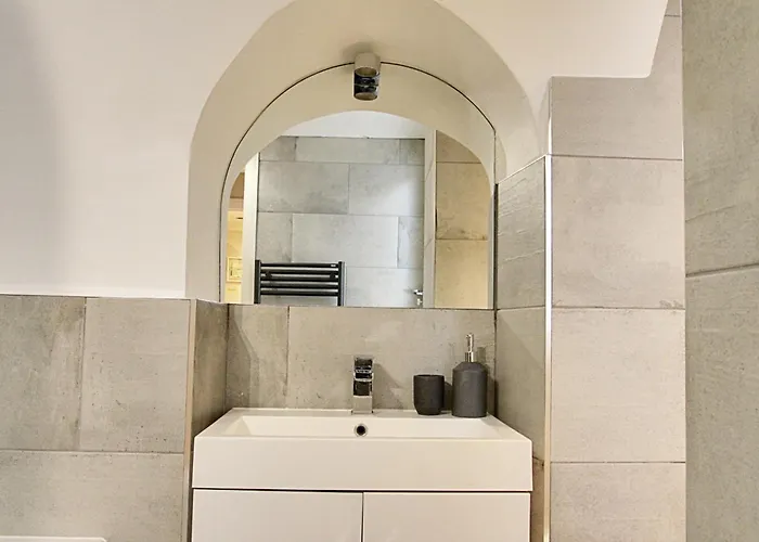 The Nook With Parking, Sleeps 2 Apartamento *