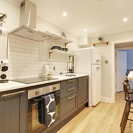 Apartment The Nook With Parking, Sleeps 2 *